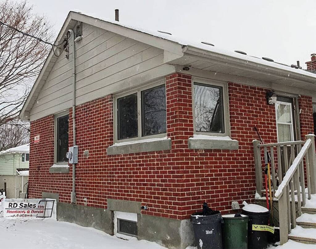 Energy efficient windows installation in brick house Kitchener-Waterloo